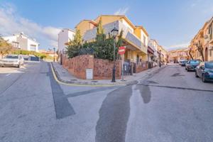 Casa en venta en Huétor Vega photo 0