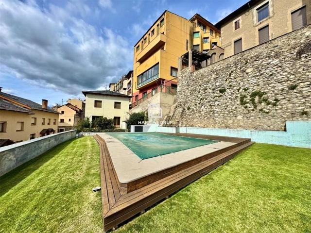 Piso en venta en Puigcerdà photo 0