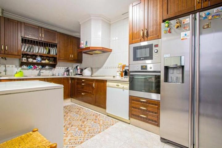 Adosada en venta en Carmona photo 0