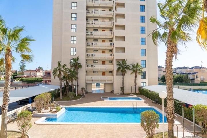 Apartamento en venta en Torrevieja, La veleta photo 0