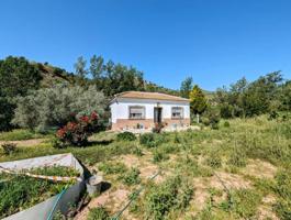 Casa con terreno en venta en Iznájar, Iznajar photo 0