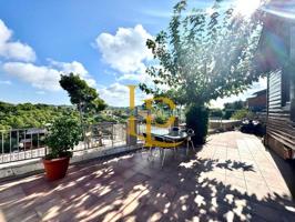 Casa con terreno en venta en Rubí photo 0