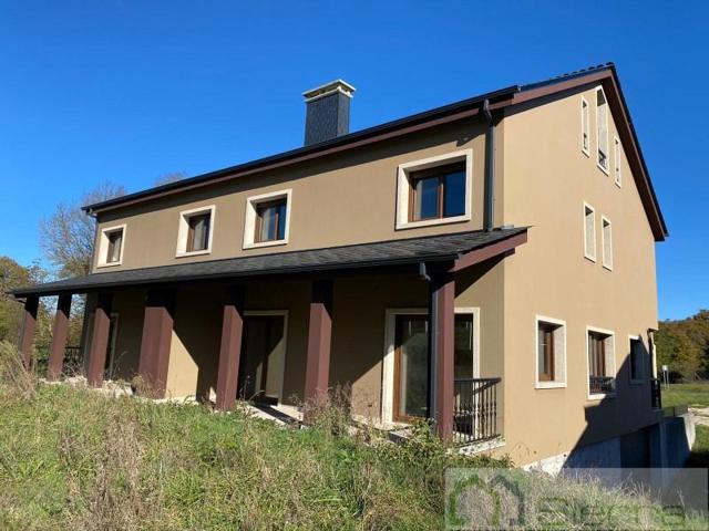 Chalet en venta en Sarria photo 0