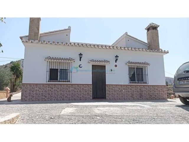 Casa con terreno en venta en Alora photo 0
