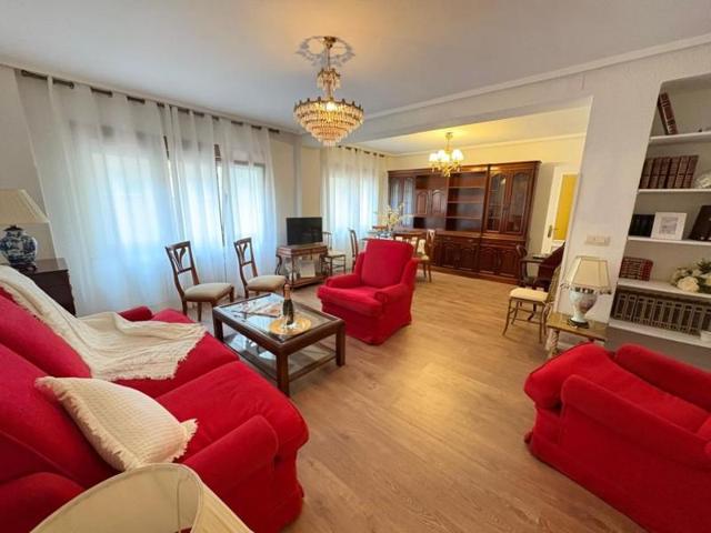 Piso en venta en Oviedo, Centro photo 0