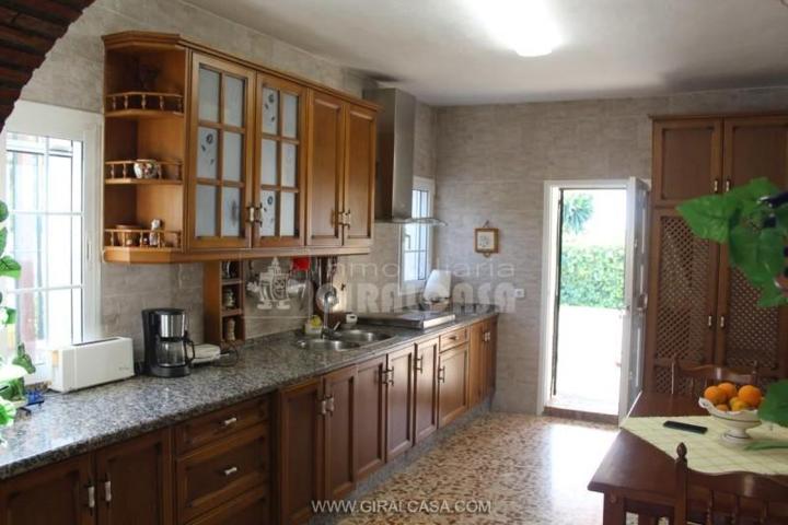 Chalet en venta en Carmona, Carmona photo 0