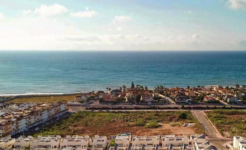 Casa en venta en Torrevieja, Playa Naufragos photo 0