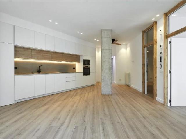 Apartamento en venta en Barcelona photo 0