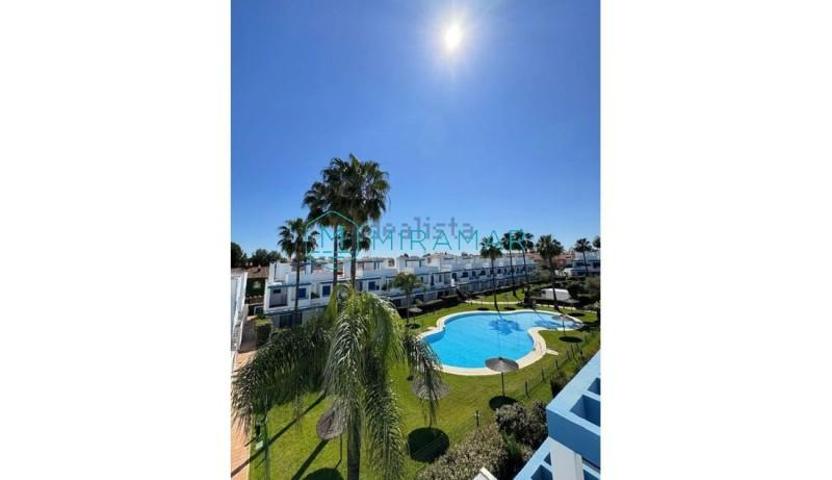 Adosada en venta en Lepe, Islantilla - Campo de Golf photo 0