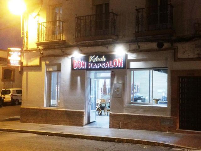 Local comercial en venta en Rociana del Condado, Rociana Del Condado photo 0