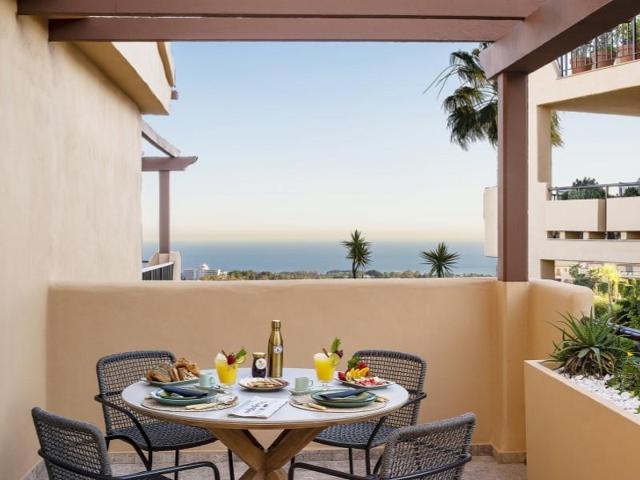 Apartamento en venta en Benahavís photo 0