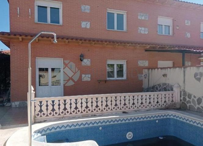 Adosada en venta en Ugena, Ugena photo 0