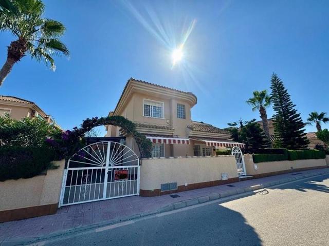 Chalet en venta en Torrevieja, Centro photo 0