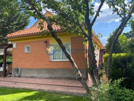 Chalet en venta en Chiloeches, Chiloeches photo 0