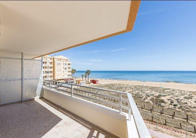 Apartamento en venta en Torrevieja, La Mata photo 0