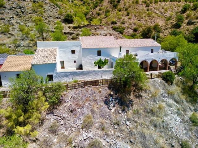 Casa con terreno en venta en Sierro photo 0