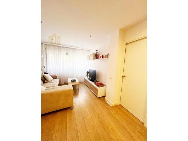 Piso en venta en Barcelona, El Guinardó photo 0