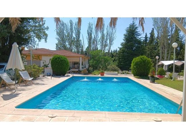 Chalet en venta en Úbeda photo 0