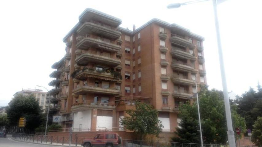 Local comercial en venta en Jaca, Jaca photo 0