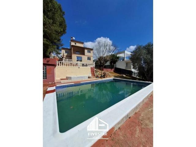 Chalet en venta en Chiva photo 0