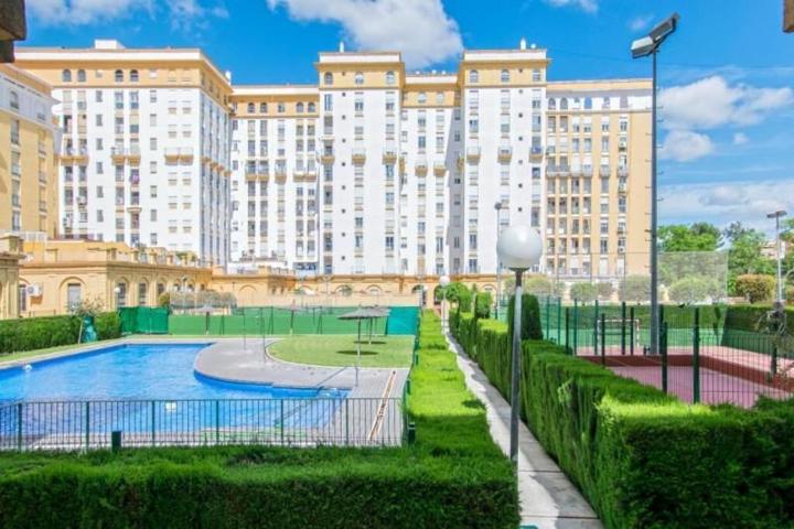 Piso en venta en Sevilla photo 0