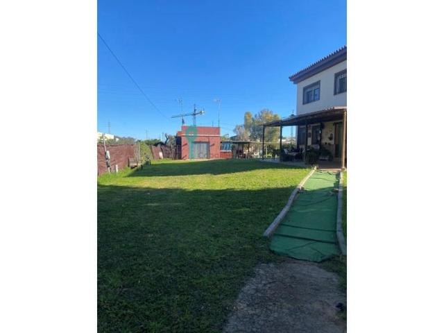 Casa con terreno en venta en Utrera photo 0