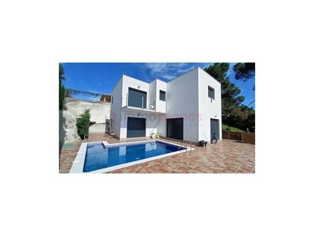 Casa en venta en Vidreres photo 0