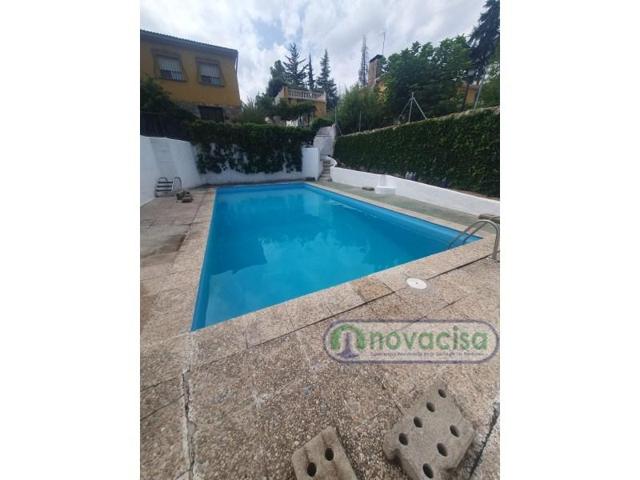 Chalet en venta en Pelayos de la Presa photo 0