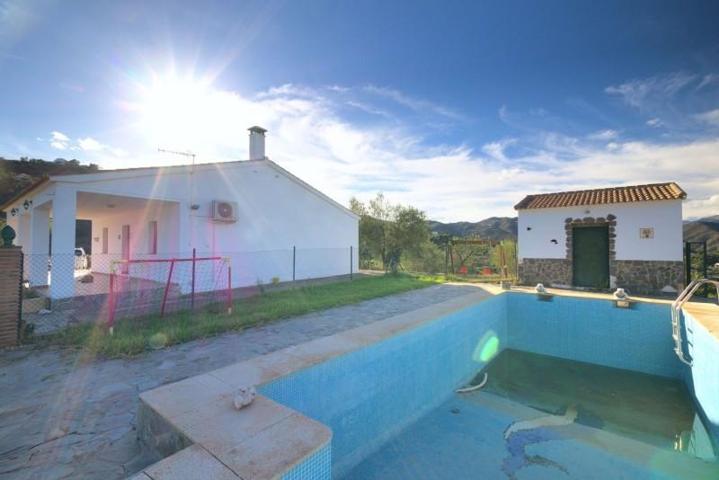 Chalet en venta en Comares, Comares photo 0