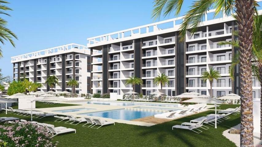 Piso en venta en Torrevieja, Torrevieja photo 0