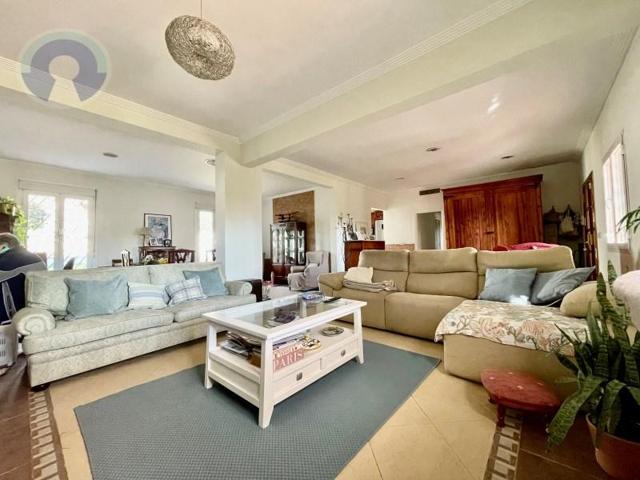 Chalet en venta en Alcalá de Guadaira photo 0