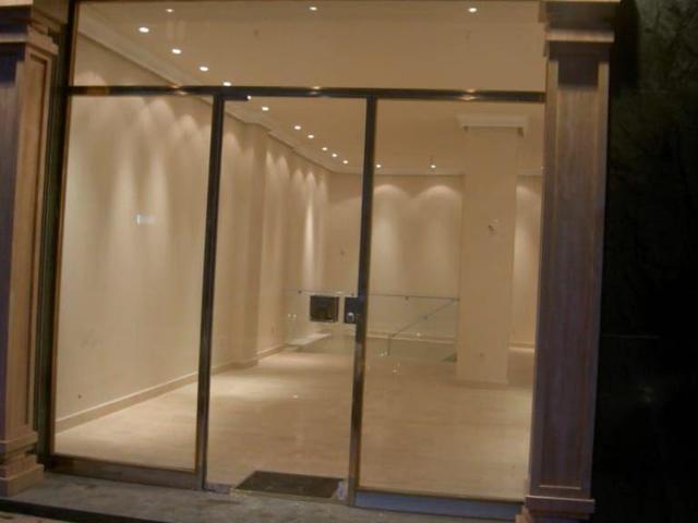 Local comercial en venta en León, Centro photo 0