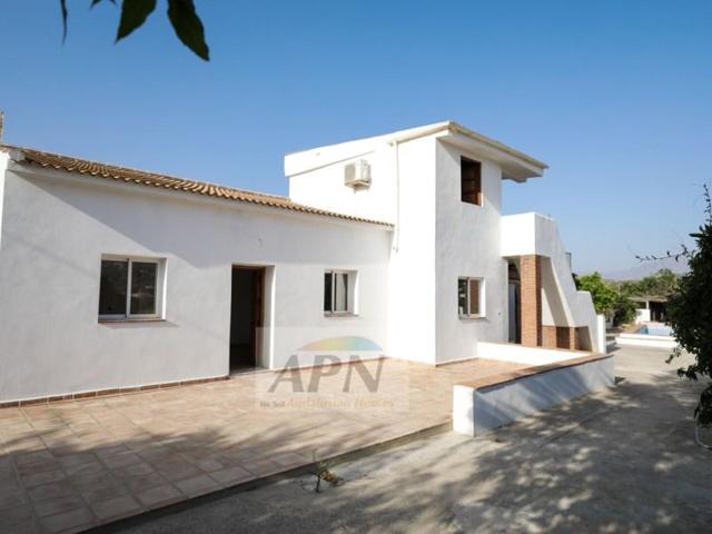 Casa con terreno en venta en Alora photo 0