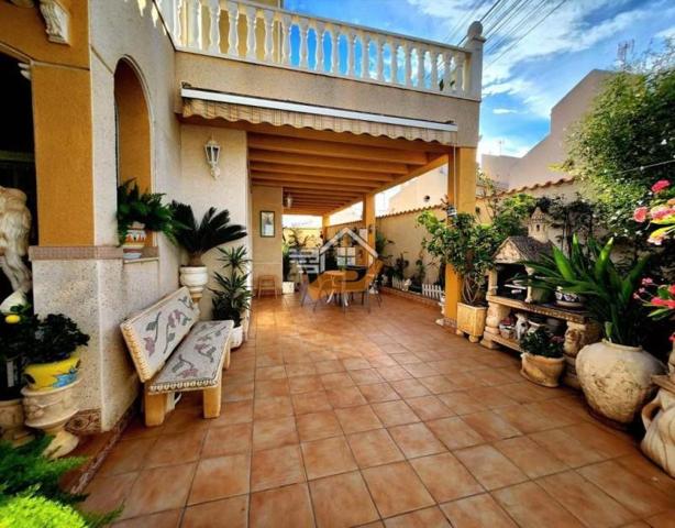 Chalet en venta en Torrevieja, Playa de los Locos photo 0