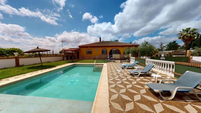 Chalet en venta en Alcalá de Guadaira, La Lapilla photo 0