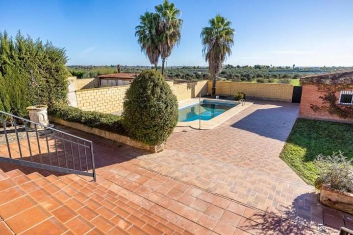 Casa en venta en Almensilla photo 0