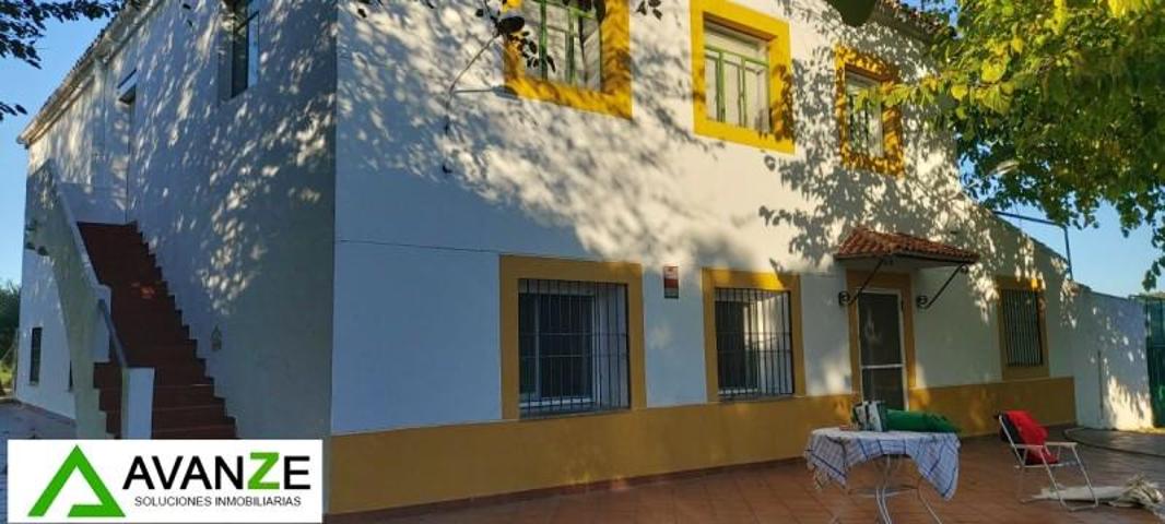 Chalet en venta en Mérida, Extraradio photo 0