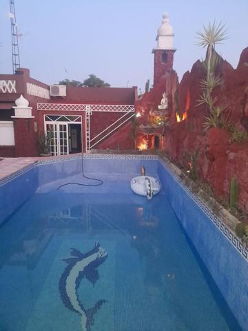 Chalet en venta en Brenes, Brenes photo 0