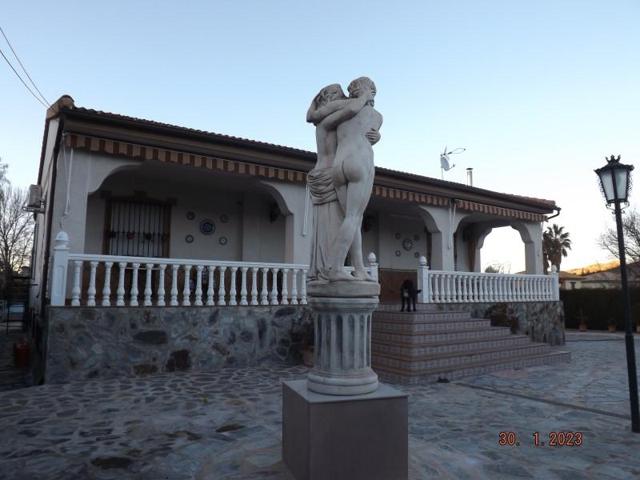 Chalet en venta en Jaén photo 0