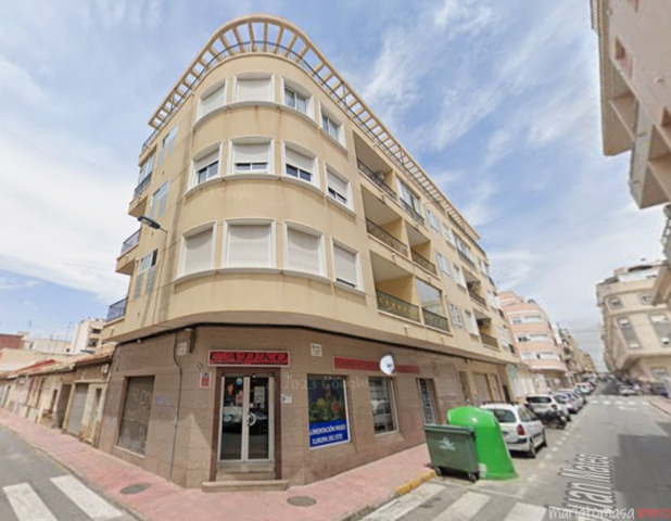 Piso en venta en Torrevieja, Torrevieja photo 0