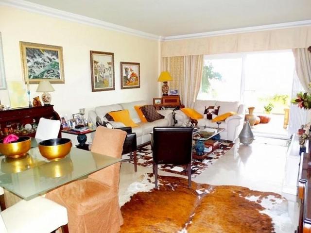 Apartamento en venta en Marbella photo 0