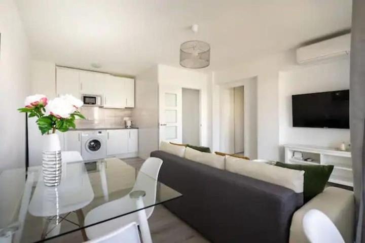 Apartamento en venta en Marbella, Nueva Andalucia photo 0
