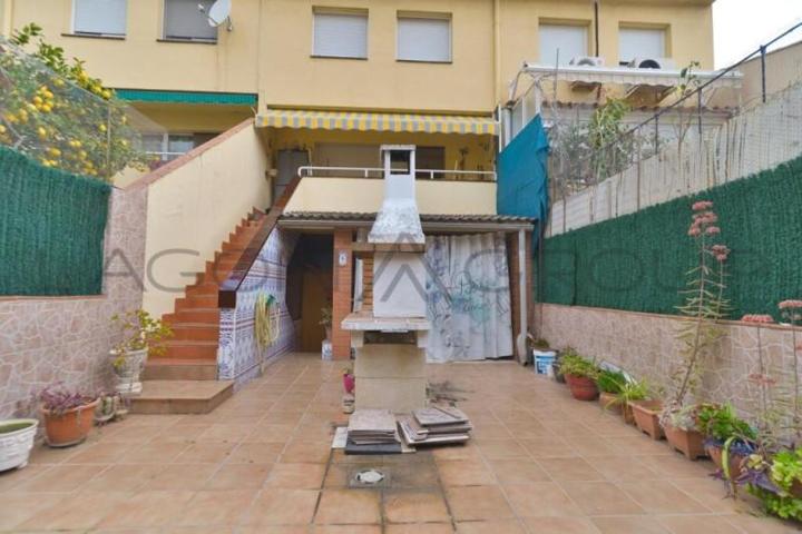 Adosada en venta en Abrera photo 0