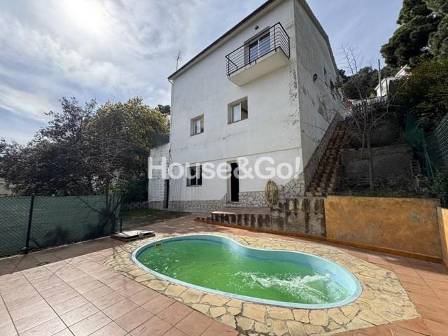 Casa con terreno en venta en Palafolls photo 0