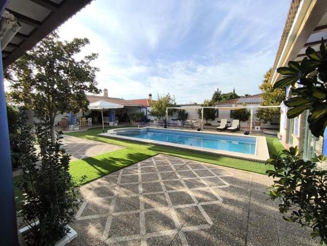 Chalet en venta en Almendralejo, Carretera Badajoz photo 0