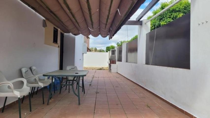 Adosada en venta en Coria del Río photo 0