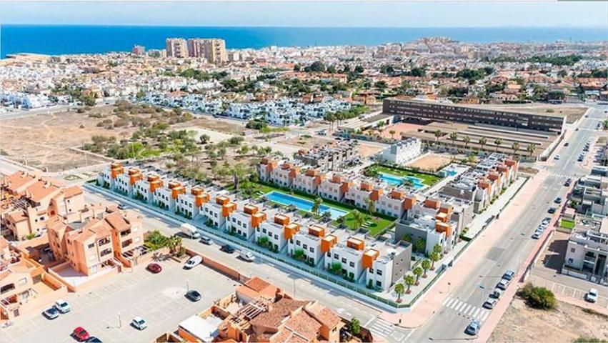 Adosada en venta en Torrevieja, Aguas Nuevas photo 0