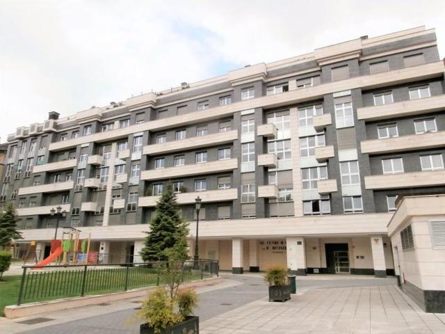 Local comercial en venta en Oviedo, Centro photo 0