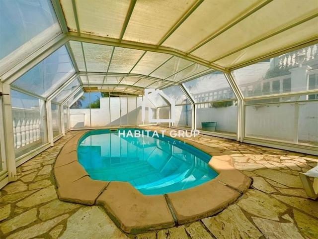 Chalet en venta en Palafolls photo 0