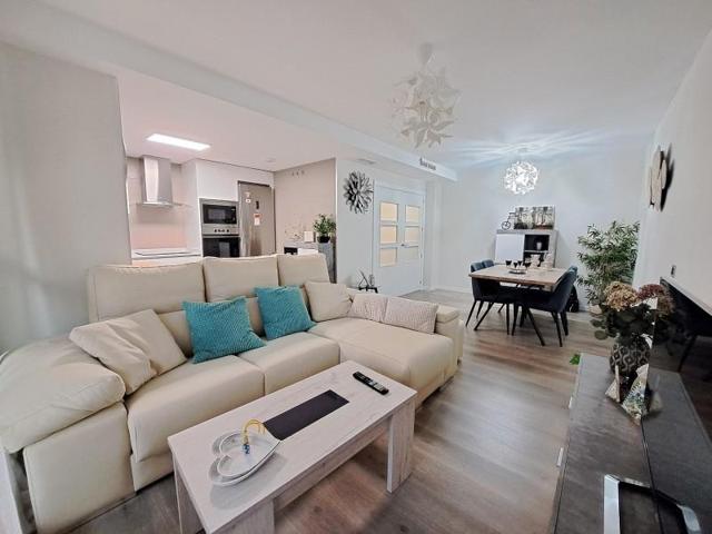 Apartamento en venta en Estepona photo 0